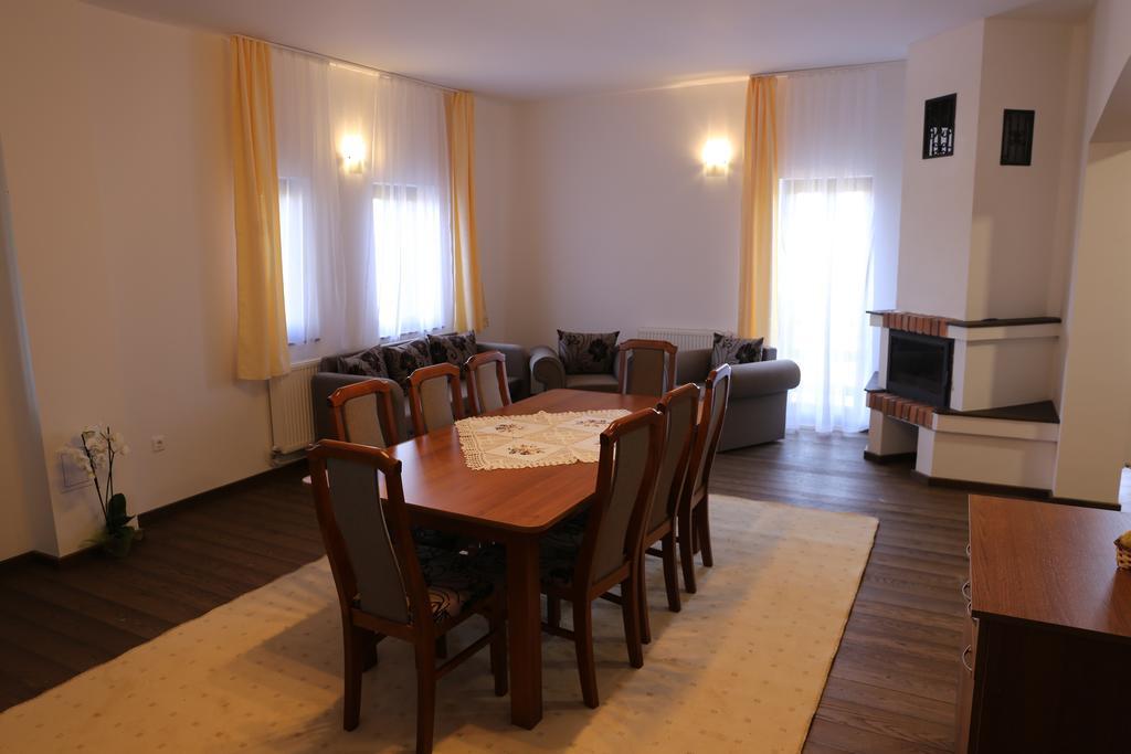Ezuestfenyo Agroturisztikai Panzio Hotell Borzont Eksteriør bilde